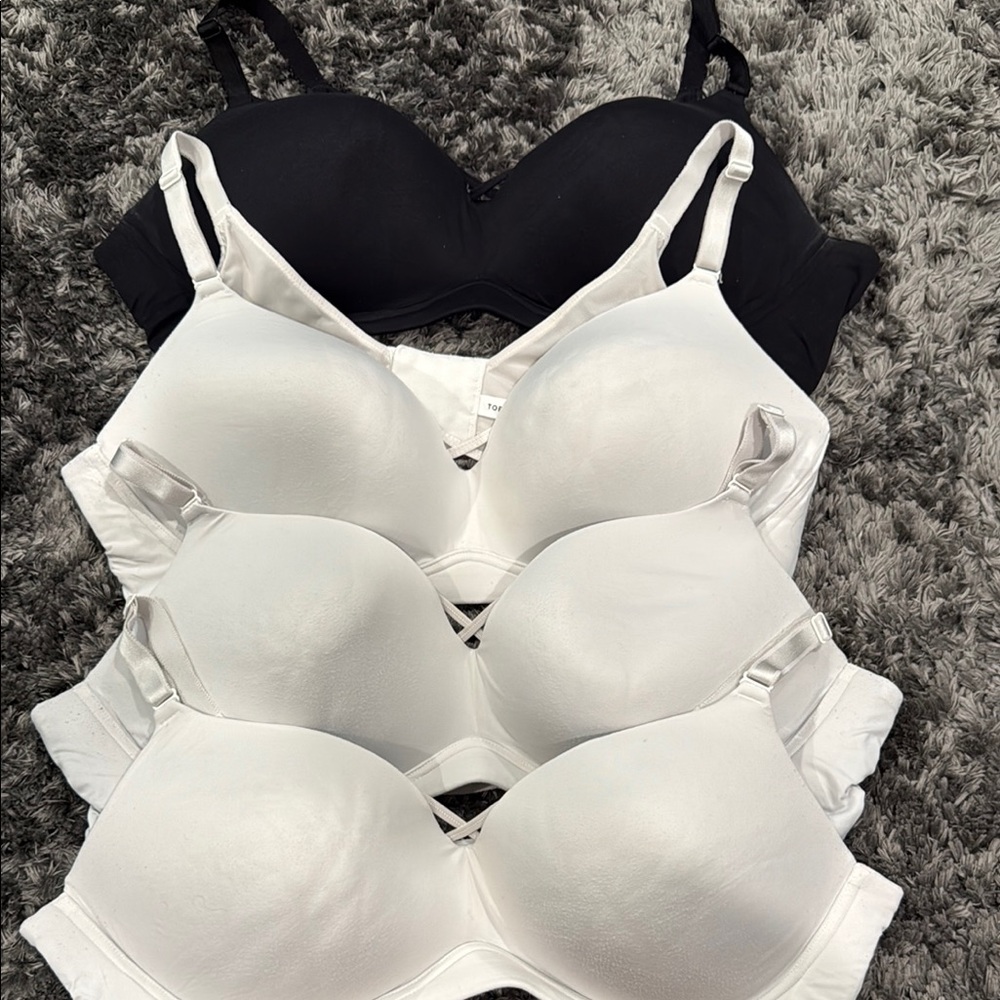 Torrid Black and White Bras Set